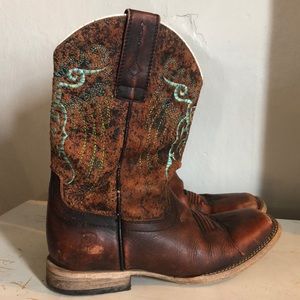 Girls Ariat cowgirl boots
